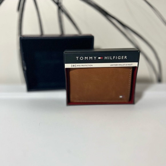 NEW Tommy Hilfiger Brown Leather Wallet with RFID Protection, Navy Gift Box - Picture 4 of 7